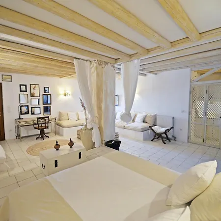 Luxurious Waterfront Christina In The Area Of Melissaki With A Swimming Pool, Sea And Sunset View * Ioulis