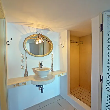 Luxurious Waterfront Christina In The Area Of Melissaki With A Swimming Pool, Sea And Sunset View * Ioulis