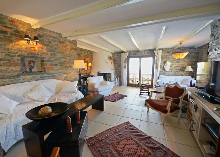 Villa Luxurious Waterfront Christina In The Area Of Melissaki With A Swimming Pool, Sea And Sunset View Ioulis